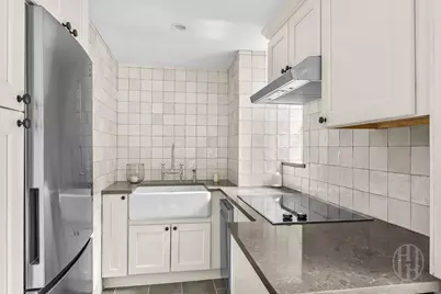 320 E 42nd Street #718, New York City, NY 10017 - Photo 5