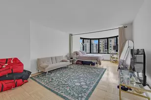330 E 38th St, New York City, NY 10016 - Photo 3