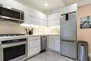 321 E 43rd St, New York City, NY 10017 - Photo 11