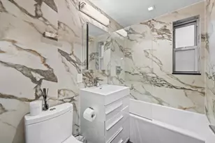 321 E 43rd St, New York City, NY 10017 - Photo 15
