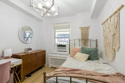321 E 43rd Street #905, New York City, NY 10017 - Photo 17