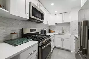 330 E 38th St, New York City, NY 10016 - Photo 5