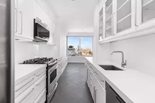 200 E 69th St, New York City, NY 10021 - Photo 3