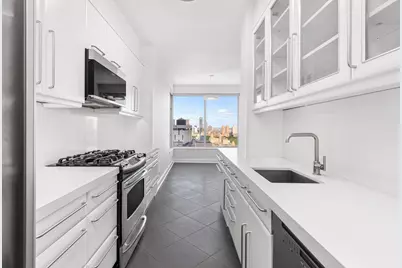 200 E 69th Street #32C, New York, NY 10021 - Photo 3
