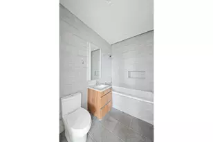 21-21 31st St, New York City, NY 11105 - Photo 7