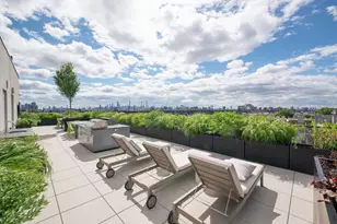 21-21 31st St, New York City, NY 11105 - Photo 11