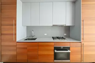 21-21 31st St, New York City, NY 11105 - Photo 5