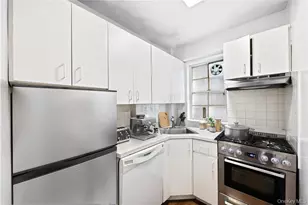 321 E 48th St, New York City, NY 10017 - Photo 11