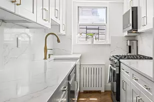 300 E 71st St, New York City, NY 10021 - Photo 5