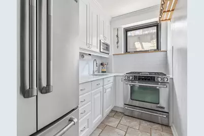 405 E 63rd Street #6L, New York City, NY 10065 - Photo 3