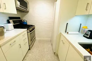 455 W 43rd St, New York City, NY 10036 - Photo 5