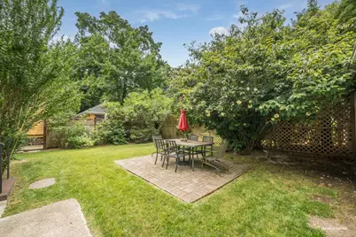 502 E 17th Street, New York City, NY 11226 - Photo 23