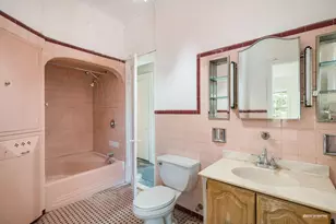 502 E 17th St, New York City, NY 11226 - Photo 13