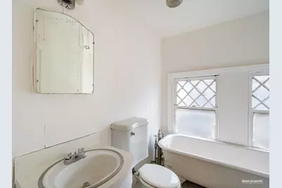 502 E 17th Street, New York City, NY 11226 - Photo 21
