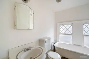 502 E 17th St, New York City, NY 11226 - Photo 21