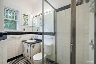 502 E 17th St, New York City, NY 11226 - Photo 11