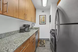 310 E 46th St, New York City, NY 10017 - Photo 5