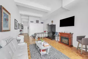 310 E 46th St, New York City, NY 10017 - Photo 3