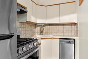 240 E 46th St, New York City, NY 10017 - Photo 9