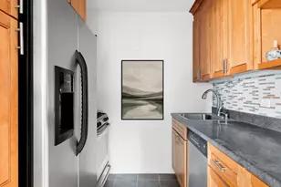 201 E 28th St, New York City, NY 10016 - Photo 9