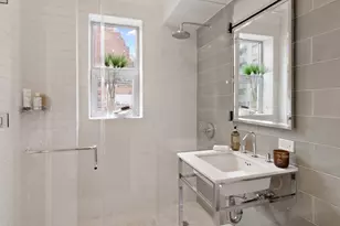 211 E 51st St, New York City, NY 10022 - Photo 5