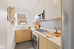 211 E 51st St, New York City, NY 10022 - Photo 3