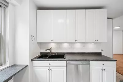 300 E 40th Street #6C, New York City, NY 10016 - Photo 9