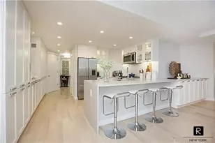 330 E 38th St, New York City, NY 10016 - Photo 3