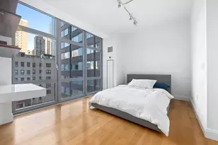 310 W 52nd St, New York City, NY 10019 - Photo 5