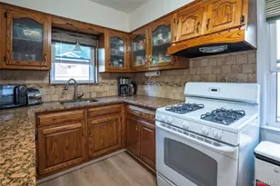 84-15 253rd St, New York City, NY 11426 - Photo 9