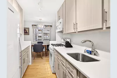 303 W 66th Street #4KE, New York City, NY 10069 - Photo 5