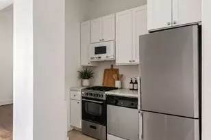 310 E 46th St, New York City, NY 10017 - Photo 3