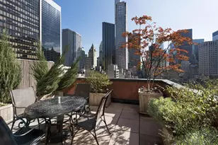 77 W 55th St, New York City, NY 10019 - Photo 5