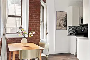 21-06 35th St, New York City, NY 11105 - Photo 3