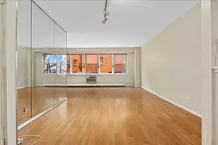 87-15 165th St, New York City, NY 11432 - Photo 3