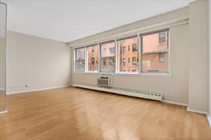 87-15 165th St, New York City, NY 11432 - Photo 5