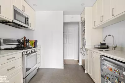 30 W 61st Street #17C, New York City, NY 10023 - Photo 5