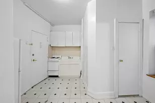 320 E 49th St, New York City, NY 10022 - Photo 7