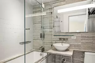 322 W 57th St, New York City, NY 10019 - Photo 5
