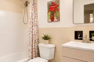 321 E 48th St, New York City, NY 10017 - Photo 9