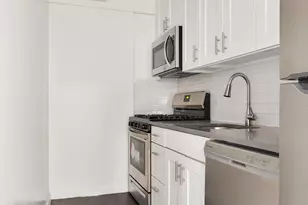 333 E 46th St, New York City, NY 10017 - Photo 9