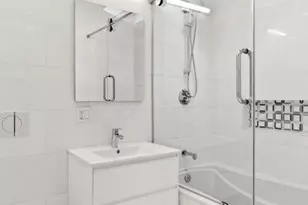 128 W 70th St, New York City, NY 10023 - Photo 9