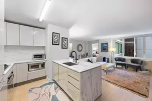 322 W 57th St, New York City, NY 10019 - Photo 3