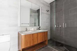 21-21 31st St, New York City, NY 11105 - Photo 9
