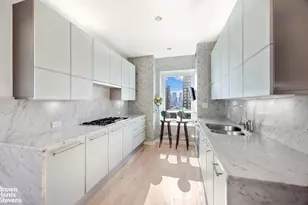 310 E 53rd St, New York City, NY 10022 - Photo 3