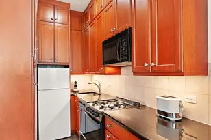 239 W 13th St, New York City, NY 10011 - Photo 17