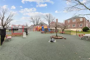 58-14 251st St, New York City, NY 11362 - Photo 17