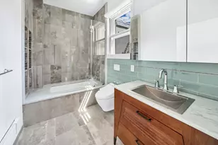 521 W 47th St, New York City, NY 10036 - Photo 15