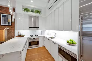 521 W 47th St, New York City, NY 10036 - Photo 7