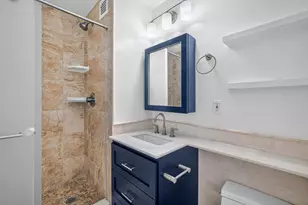 531 Main St, New York City, NY 10044 - Photo 11